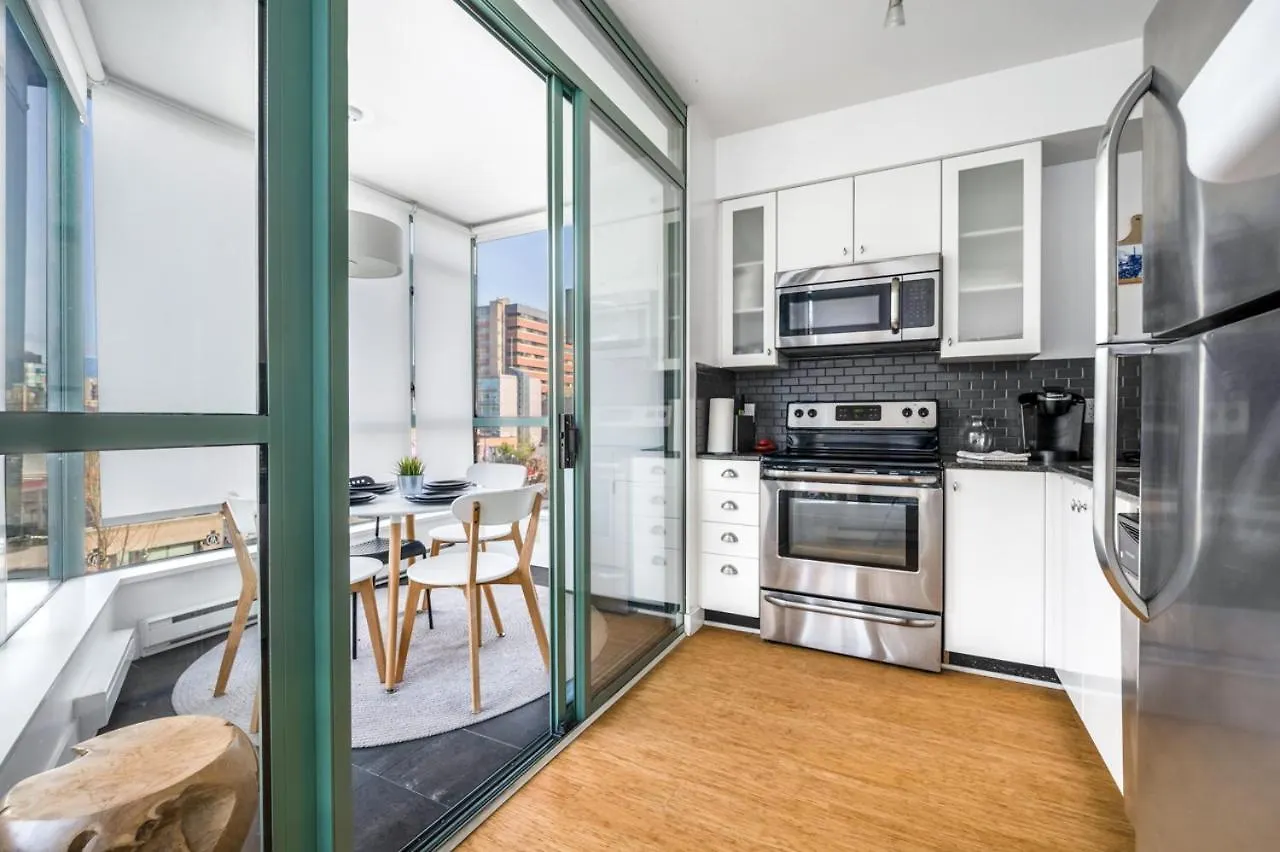 Apartment Bright 2 Bedroom Condo Downtown With Free Parking Vancouver Canada