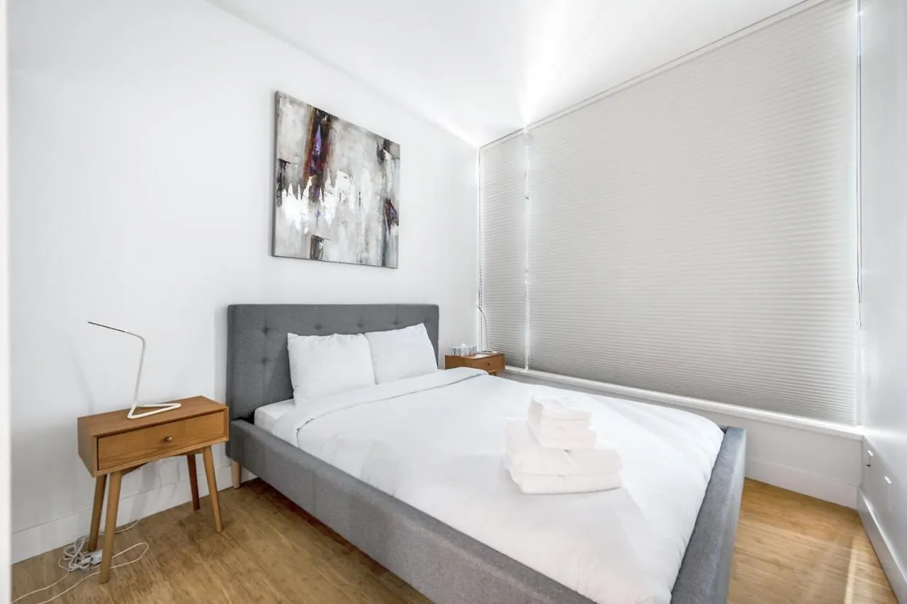 Bright 2 Bedroom Condo Downtown With Free Parking Vancouver