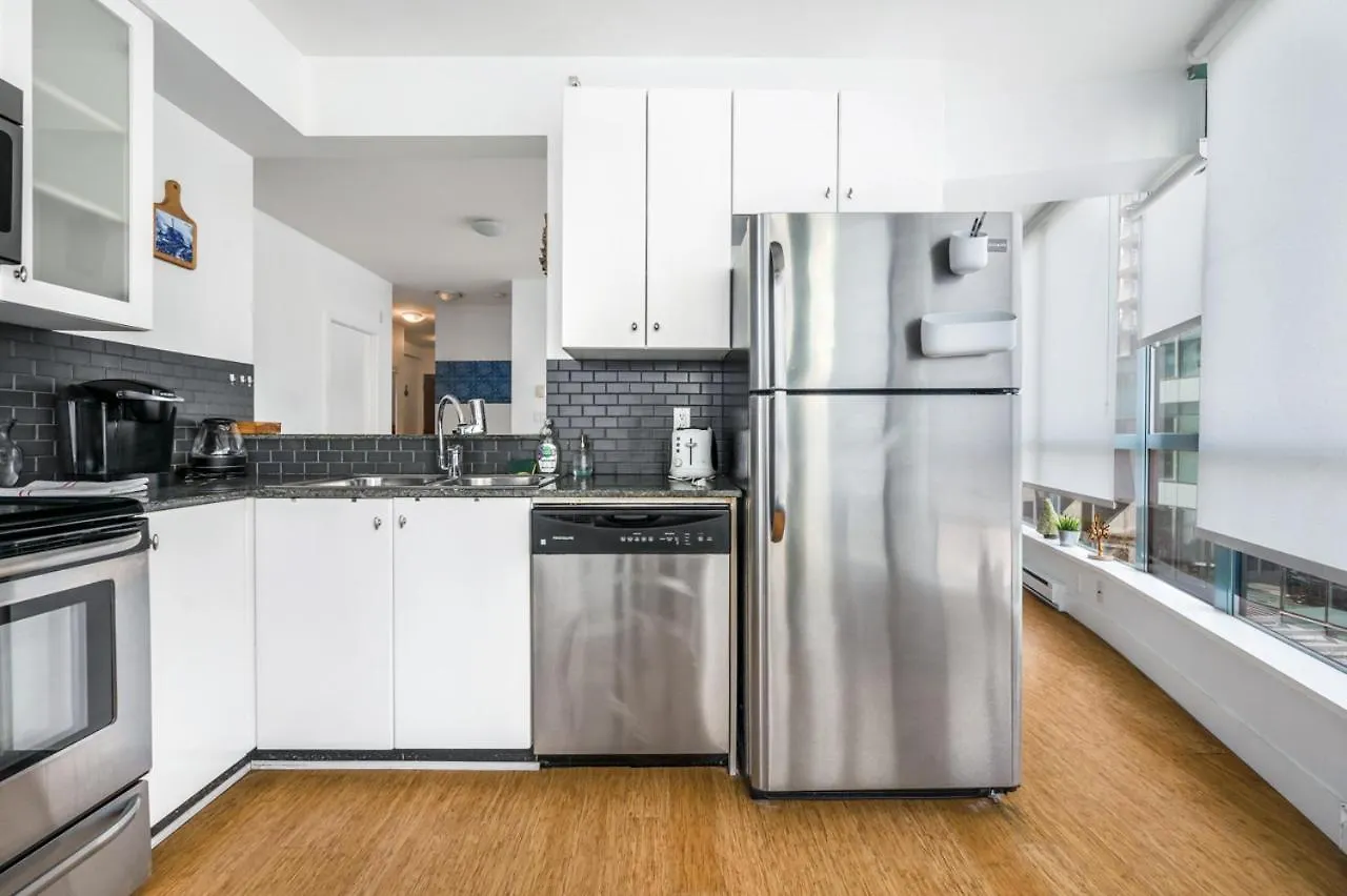 Apartment Bright 2 Bedroom Condo Downtown With Free Parking Vancouver