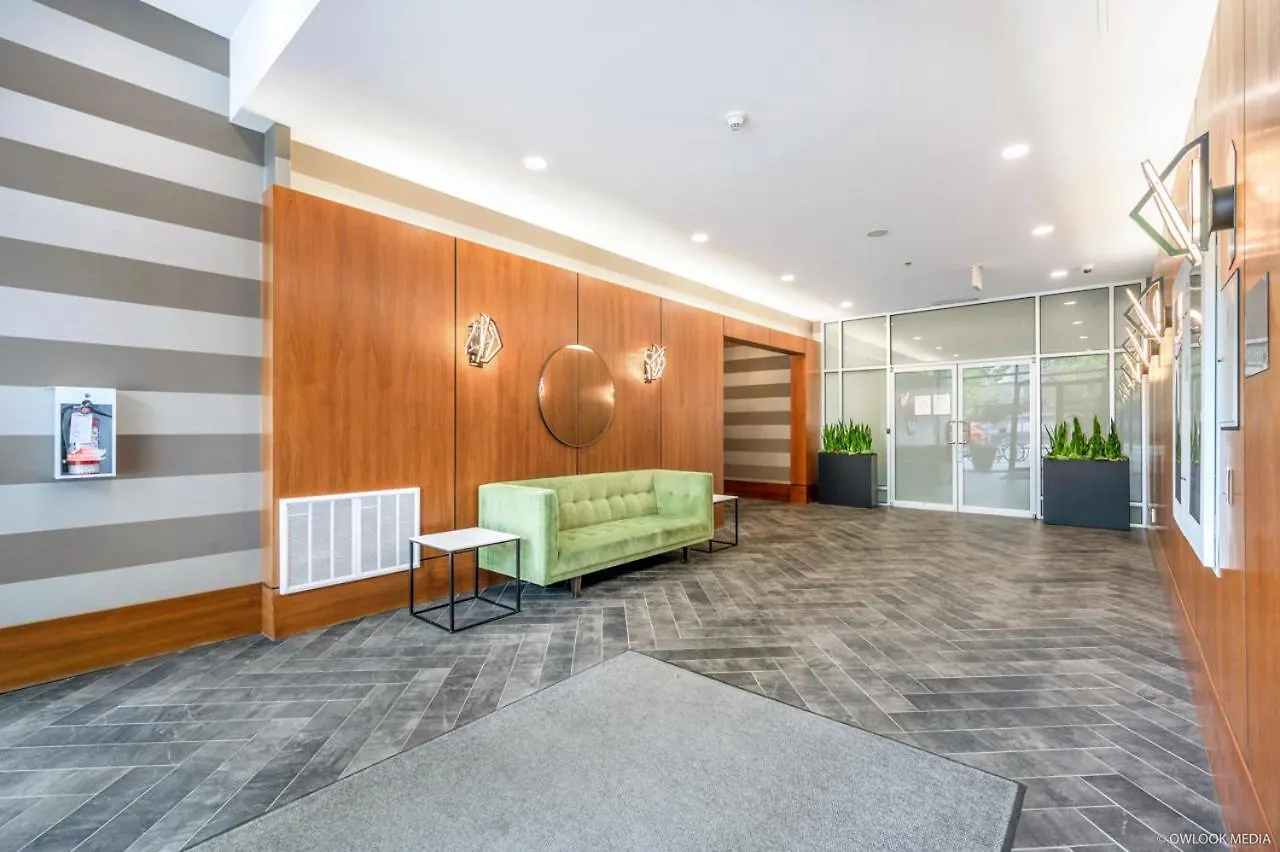 Bright 2 Bedroom Condo Downtown With Free Parking Vancouver Canada