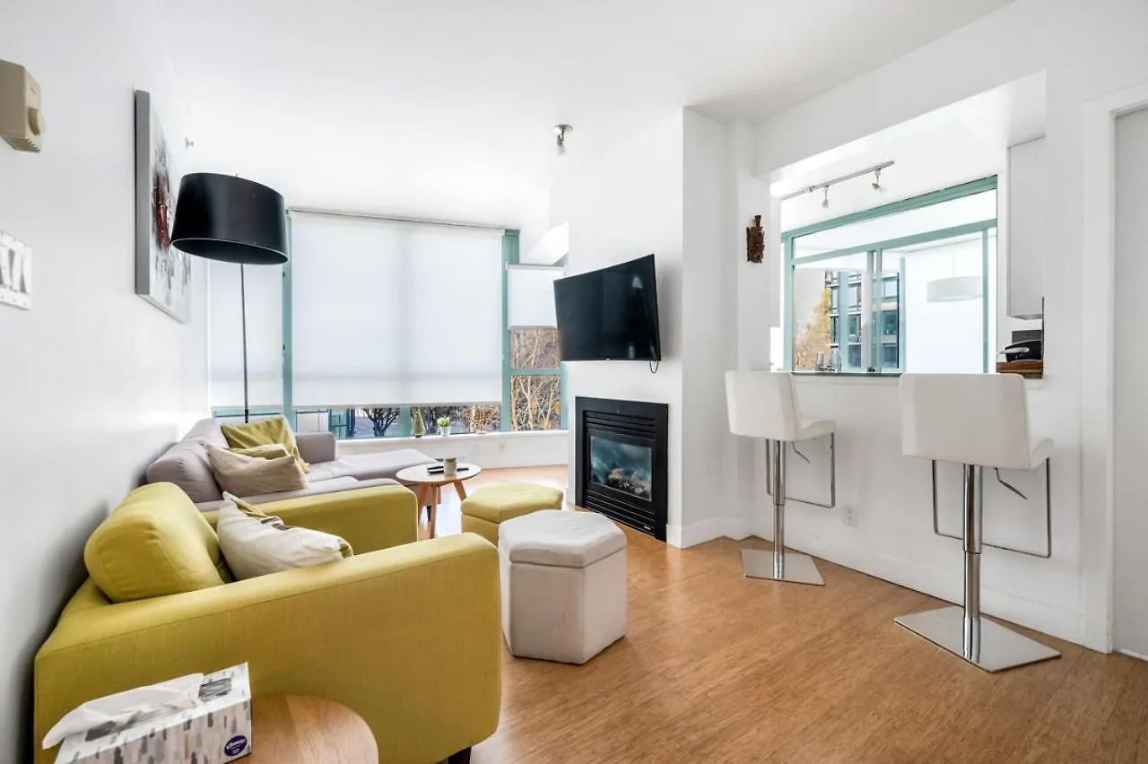 Bright 2 Bedroom Condo Downtown With Free Parking Vancouver Canada