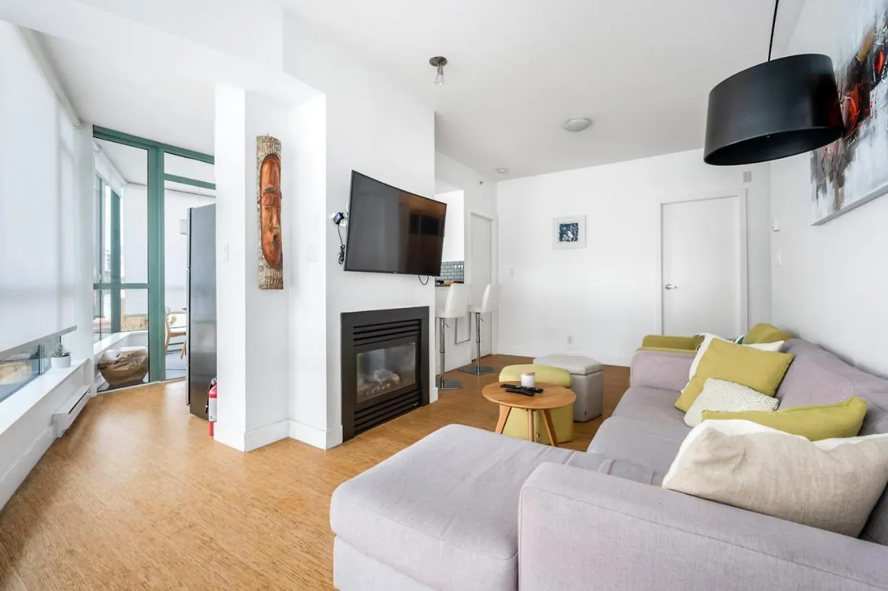Bright 2 Bedroom Condo Downtown With Free Parking Vancouver