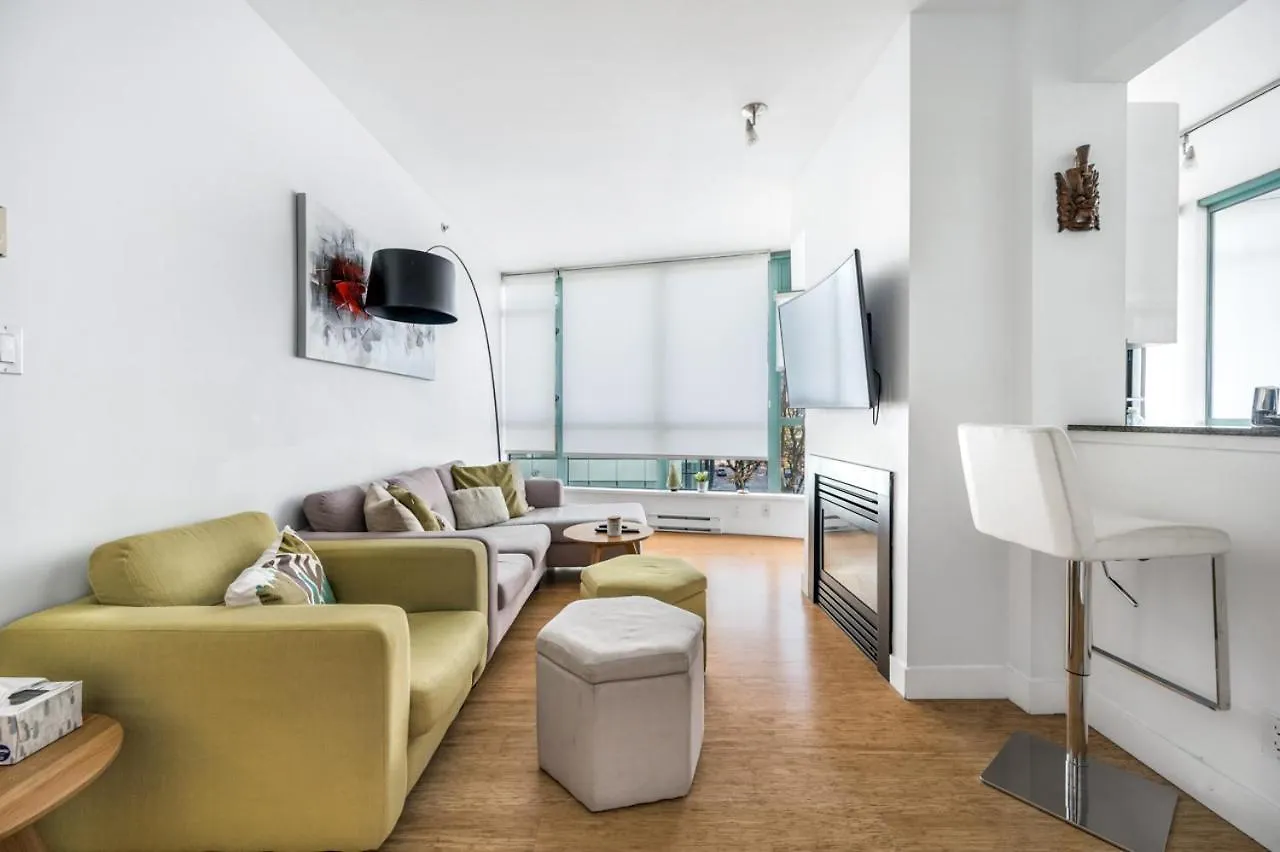 Bright 2 Bedroom Condo Downtown With Free Parking Vancouver