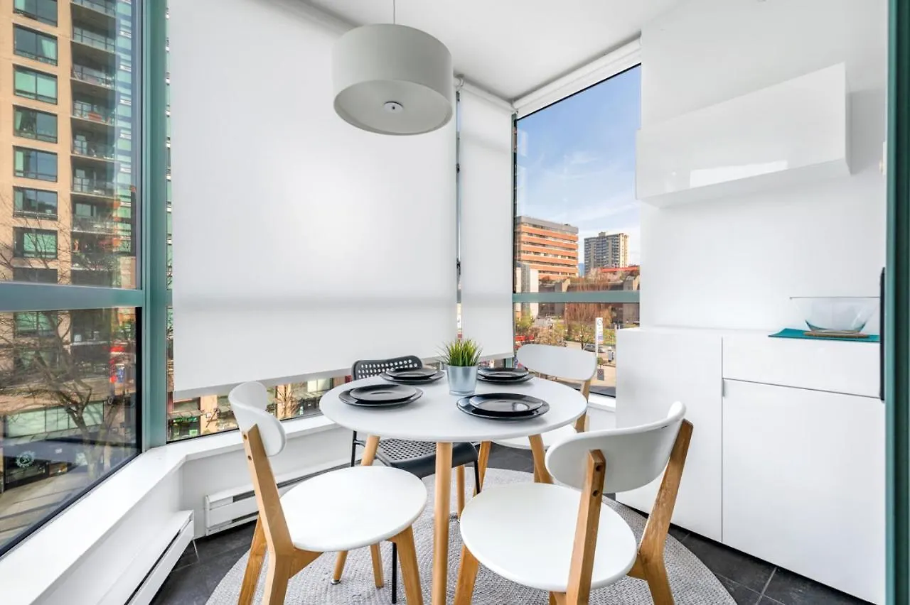 Apartment Bright 2 Bedroom Condo Downtown With Free Parking Vancouver