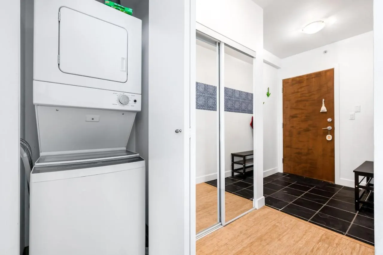 Bright 2 Bedroom Condo Downtown With Free Parking Vancouver 0*,