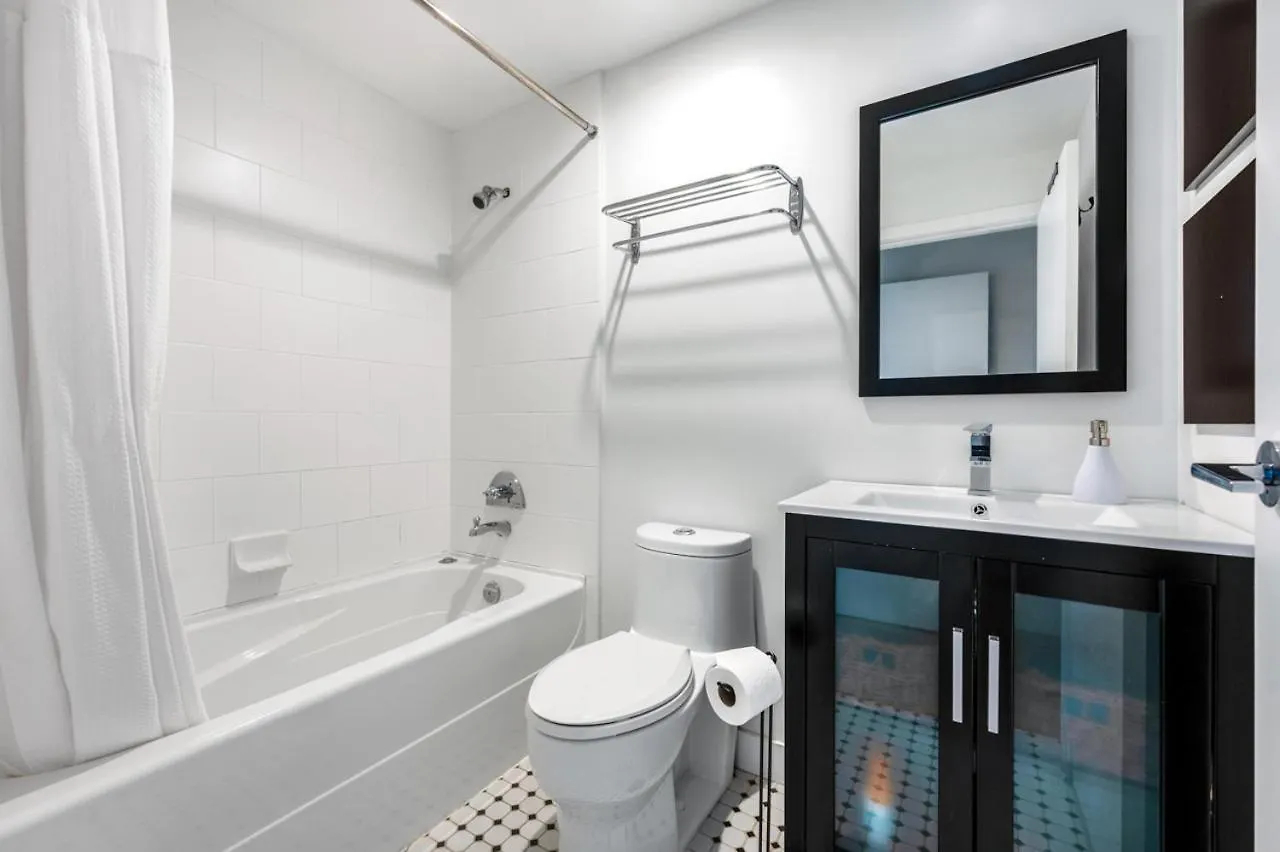 Apartment Bright 2 Bedroom Condo Downtown With Free Parking Vancouver Canada